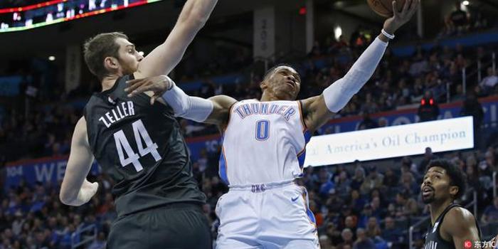  库里三分绝杀雷霆迎五连胜  