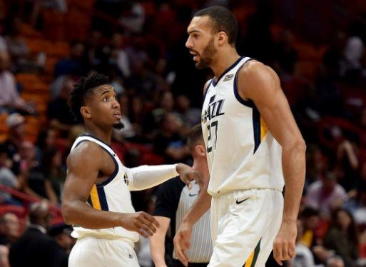  快船双星合砍80分力克爵士  