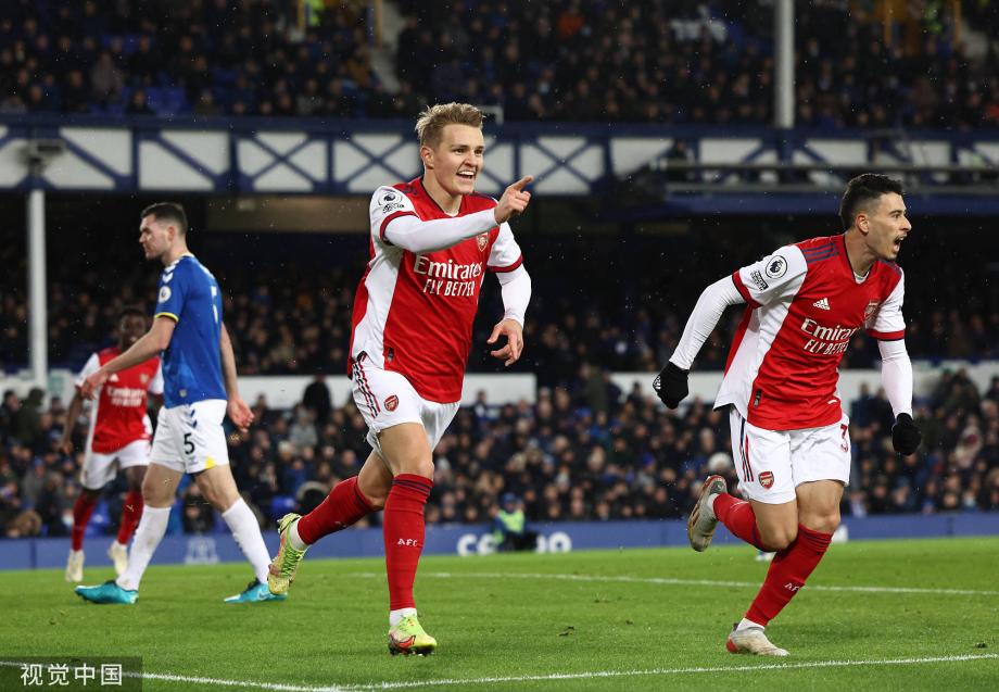  阿森纳绝杀曼联，史密斯·罗补时定乾坤